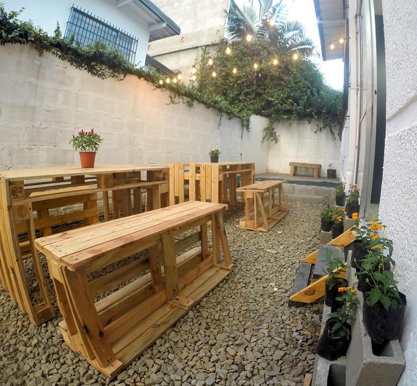 Blackpine Hostel Medellín Buitenkant foto
