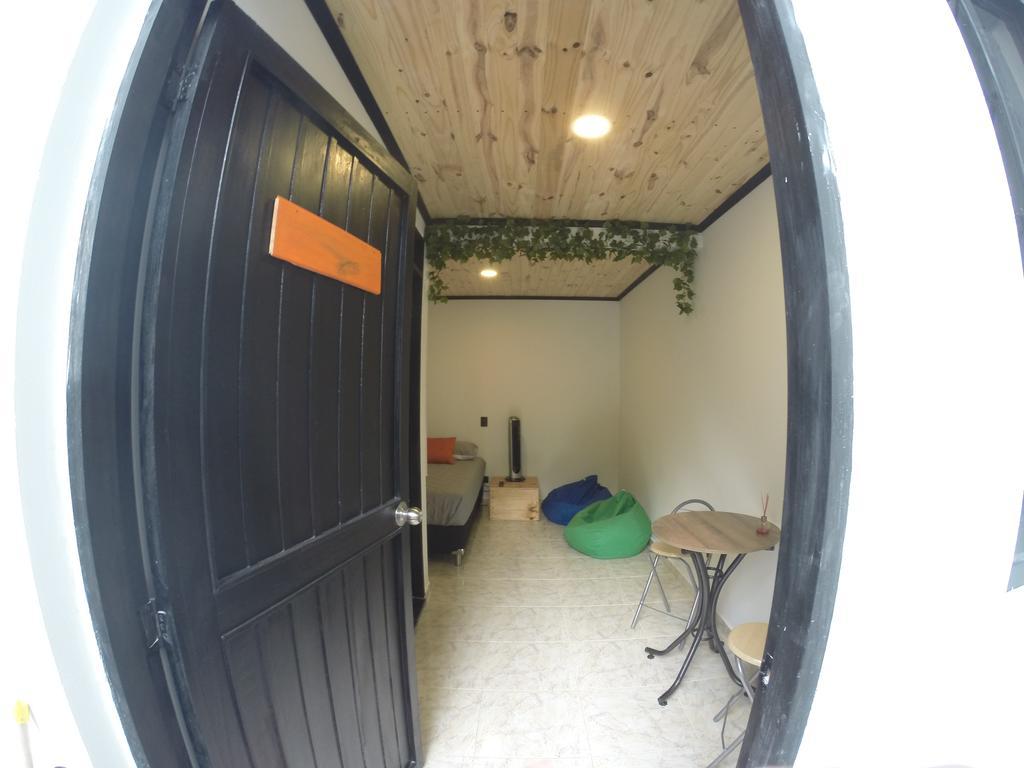 Blackpine Hostel Medellín Buitenkant foto