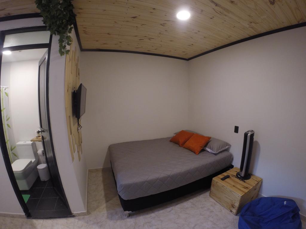 Blackpine Hostel Medellín Buitenkant foto