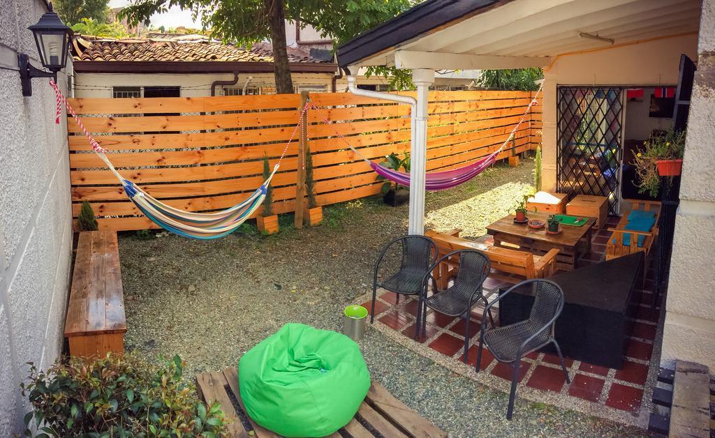 Blackpine Hostel Medellín Buitenkant foto