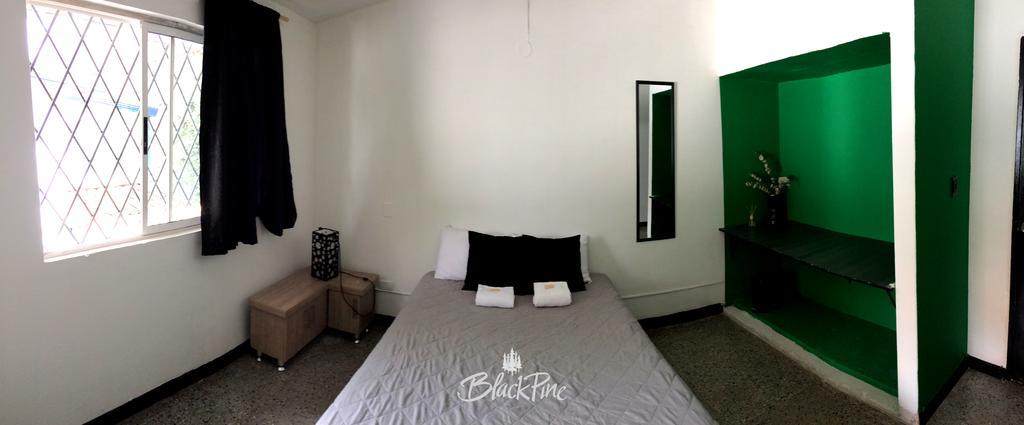 Blackpine Hostel Medellín Buitenkant foto