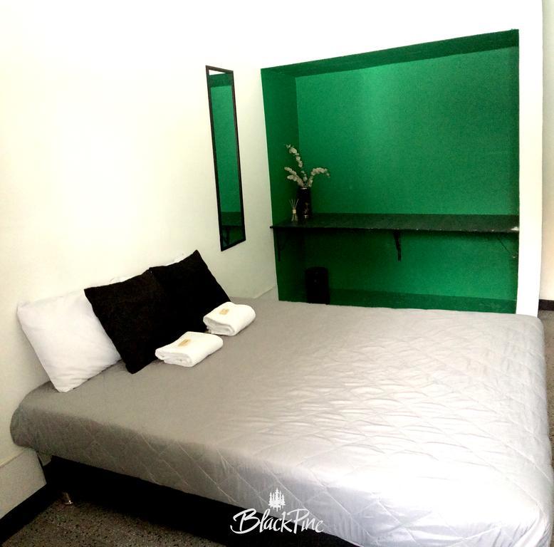 Blackpine Hostel Medellín Buitenkant foto