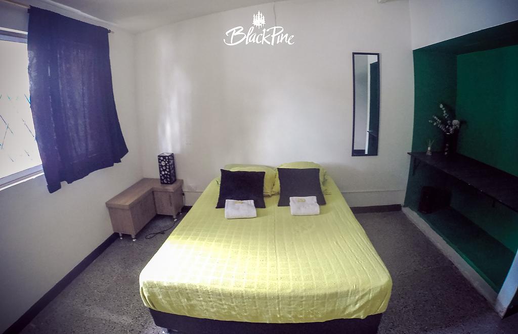 Blackpine Hostel Medellín Buitenkant foto