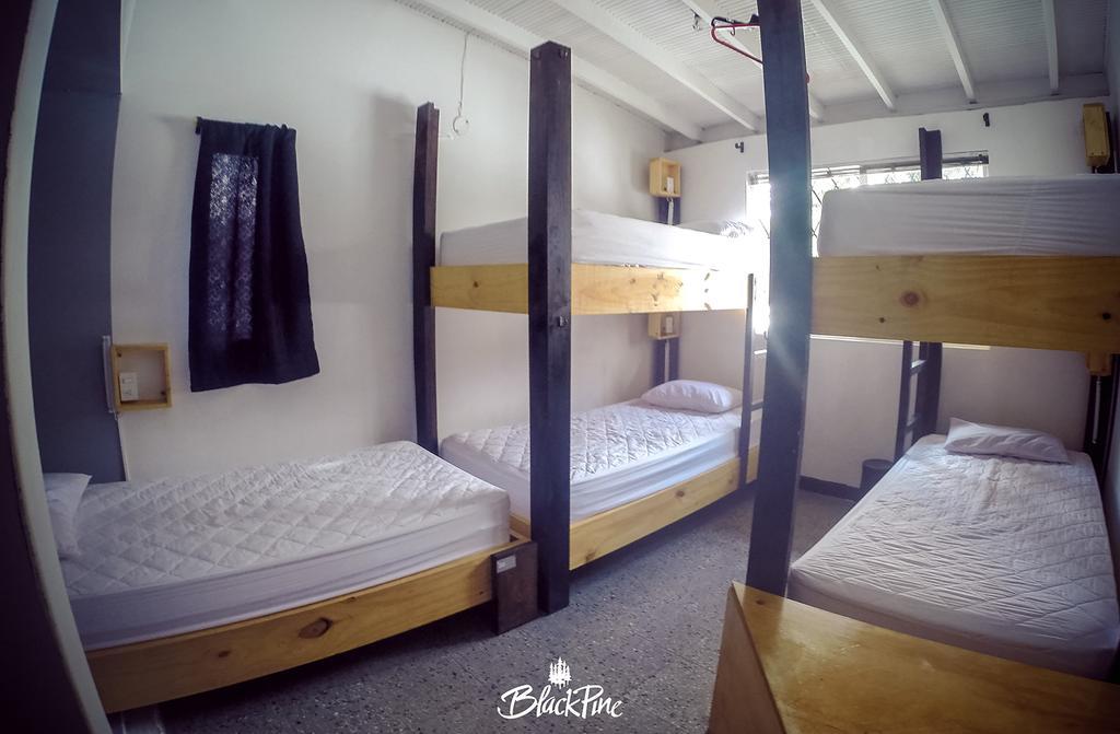 Blackpine Hostel Medellín Buitenkant foto