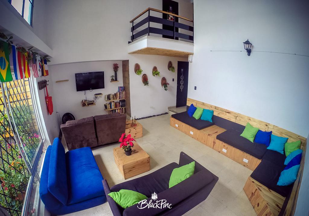Blackpine Hostel Medellín Buitenkant foto