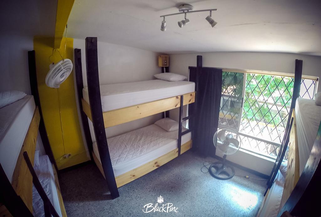 Blackpine Hostel Medellín Buitenkant foto
