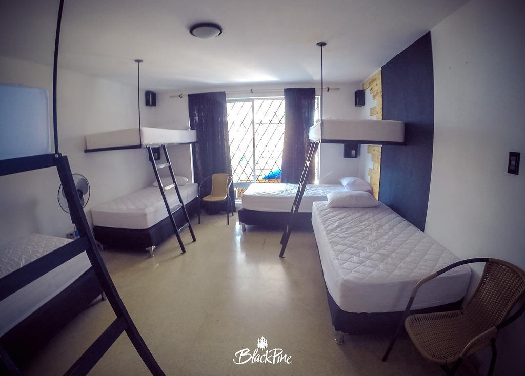 Blackpine Hostel Medellín Buitenkant foto